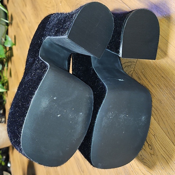 Sugar Thrillz Furry Feline Platform Heels - Picture 8 of 12